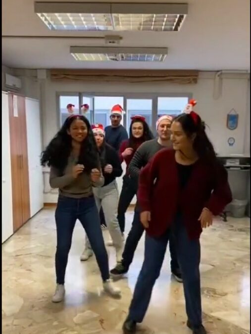 NATALE 2023: IL VIDEO DI AUGURI REALIZZATO DAL GRUPPO DEI GIOVANI DEL SERVIZIO CIVILE DELLA SAMOT